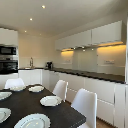 Lumineux Appartement Avec Balcon, Pres De La Gare Apartment