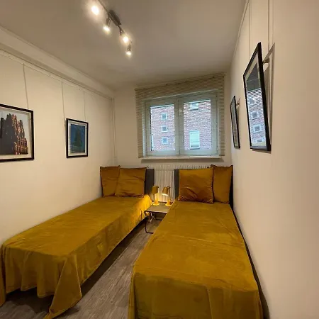 Lumineux Appartement Avec Balcon, Pres De La Gare