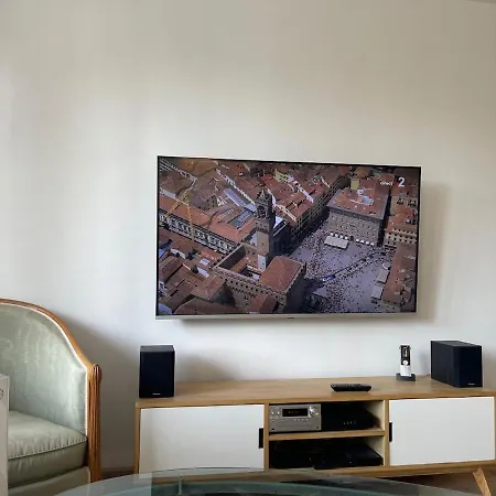 Lumineux Appartement Avec Balcon, Pres De La Gare