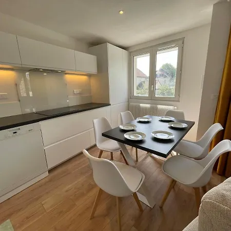 Lumineux Appartement Avec Balcon, Pres De La Gare Loos