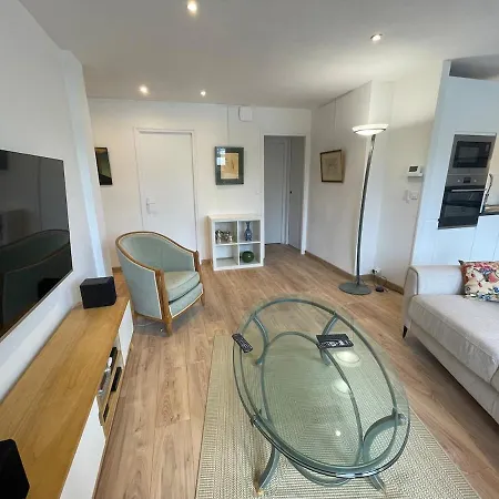 Lumineux Appartement Avec Balcon, Pres De La Gare Apartment
