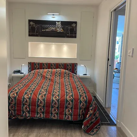 Lumineux Appartement Avec Balcon, Pres De La Gare Apartment *