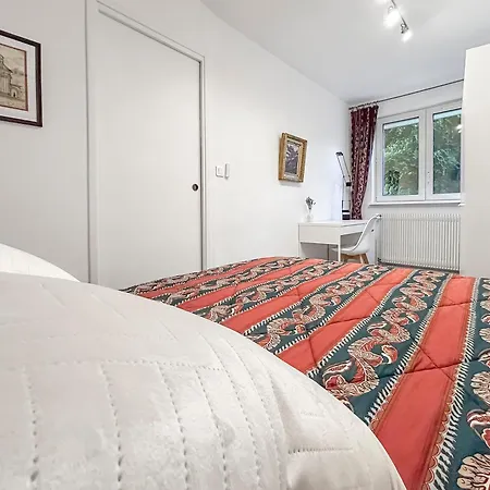 Apartment Lumineux Appartement Avec Balcon, Pres De La Gare Loos