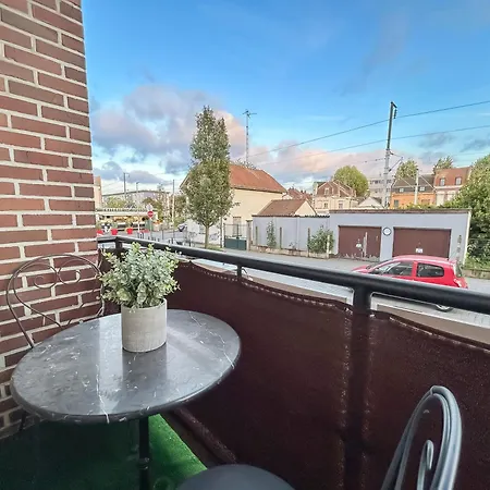 Lumineux Appartement Avec Balcon, Pres De La Gare *
