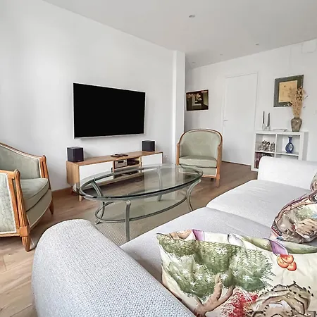 Lumineux Appartement Avec Balcon, Pres De La Gare * Loos