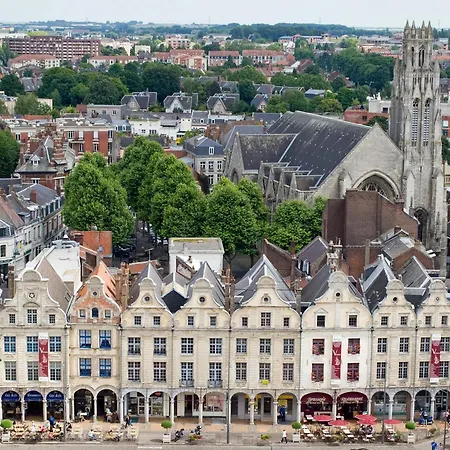 Lumineux Appartement Avec Balcon, Pres De La Gare Appartamento *